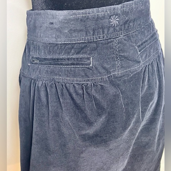 Athleta black corduroy skirt zip and button closure front/back pockets 6 EUC - Picture 6 of 11